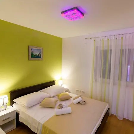 Petra Villa Kastela