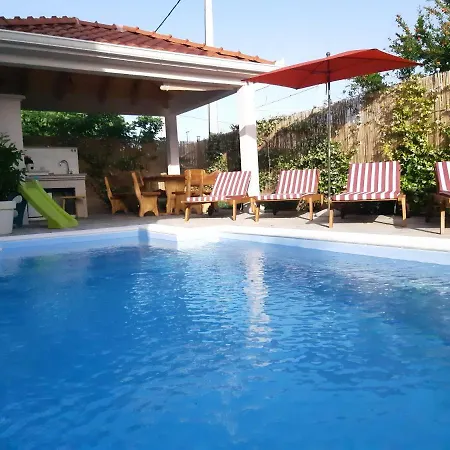 Petra Villa Kastela
